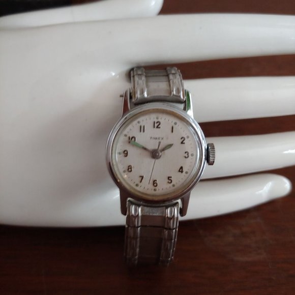 Vintage Timex Silver Stretch Band - Picture 2 of 6